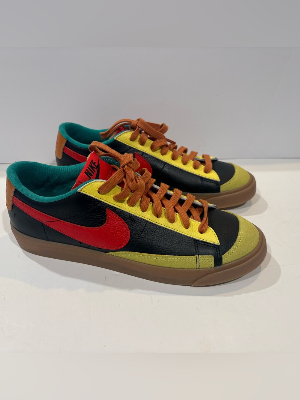 Nike Men’s blazer low 77 multicolor leather sneakers size 9.5